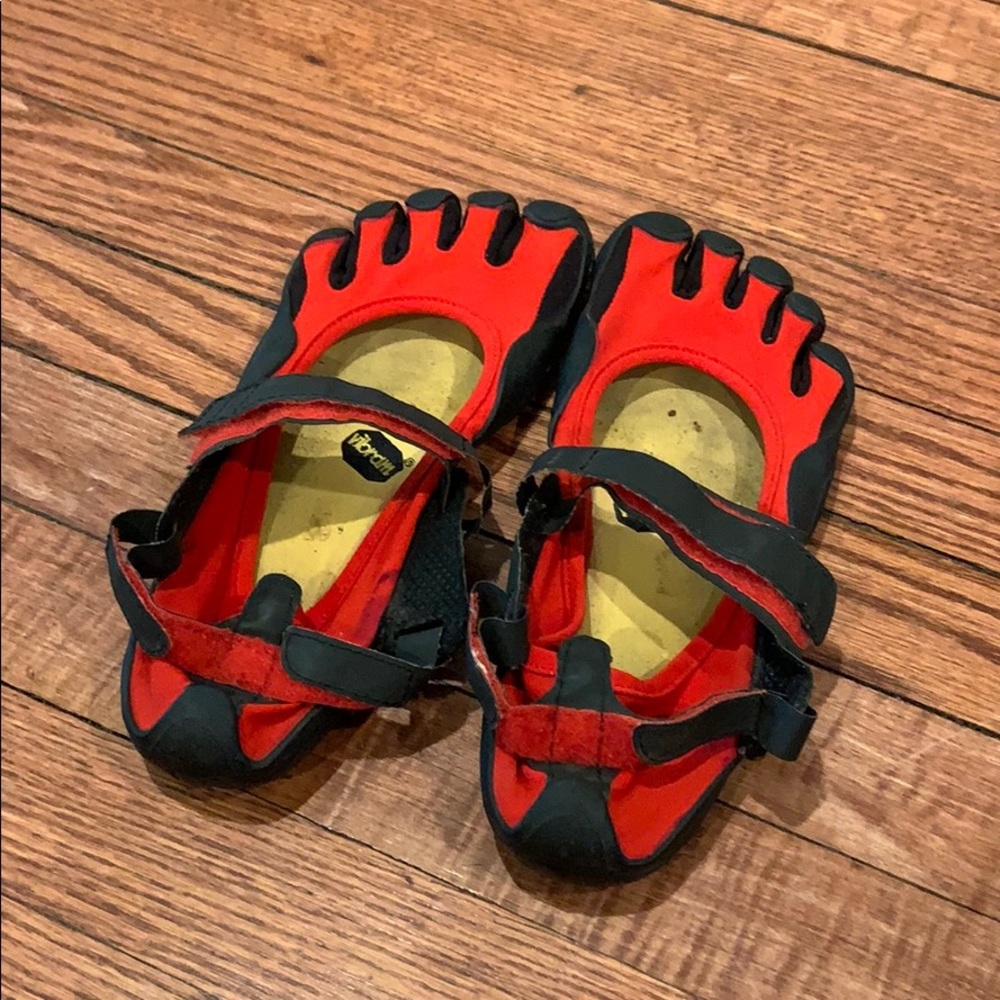 Men’s size 44 Vibram FiveFinger Sprint shoes